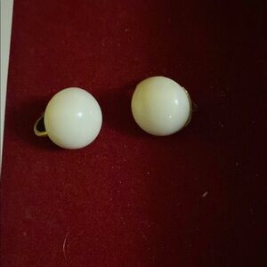 Vintage Trifari Clip-On Earrings EUC